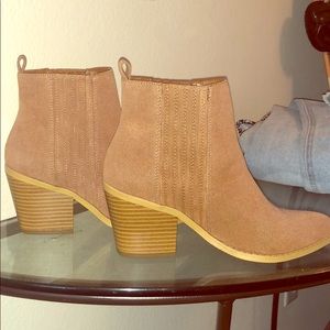 Tan suede Bootie